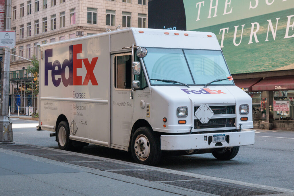 Santa Maria crash involving FedEx truck on Highway 101 causes injuries.