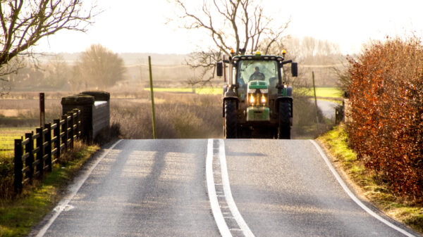 1 injured in collision between tractor and car in Lyoth.